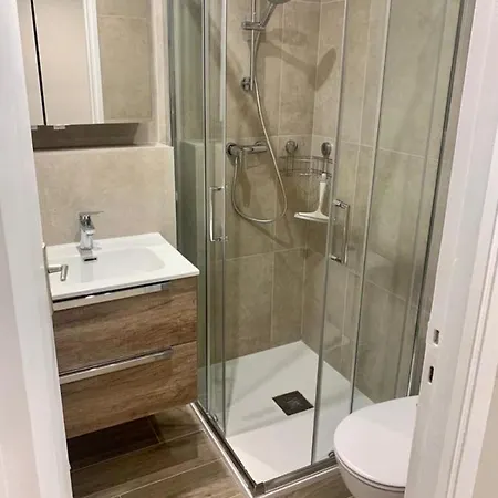 Le Roxane 2 Bedroom In The City-center Of Nyaraló Antibes